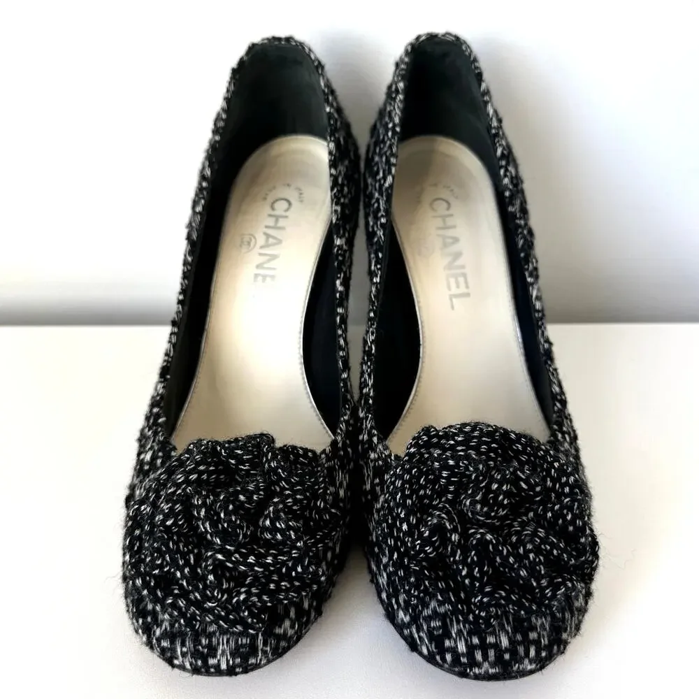 CHANEL Classic Tweed CC Camellia Flower Heel Pumps Black White IT 38.5
